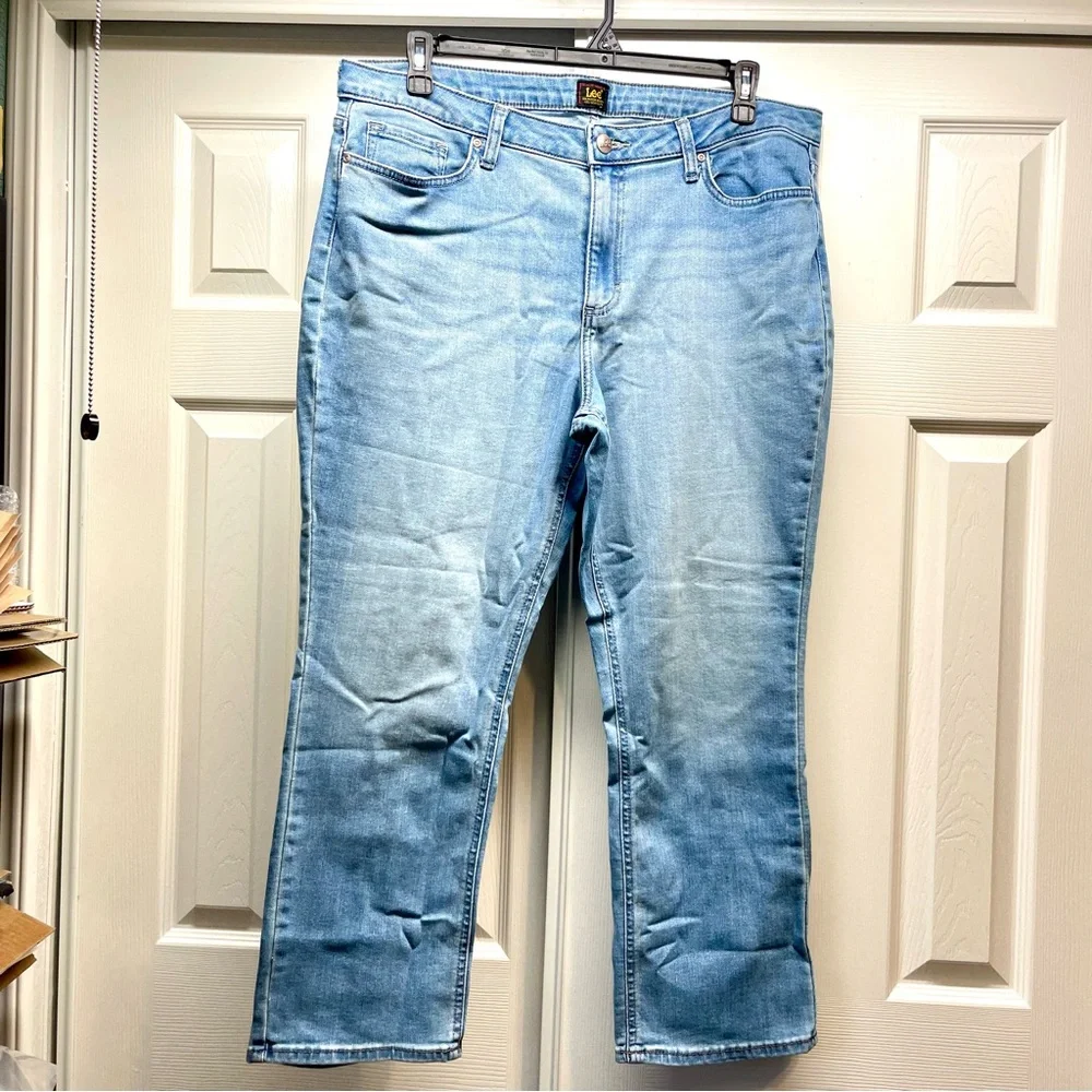 Lee Women’s Legendary Regular Fit Straight Leg Jeans Size 18 Short - Anchor Wash
